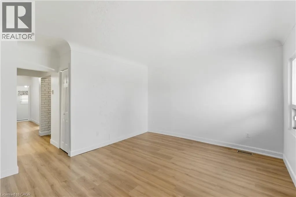 116 ROBINS Avenue