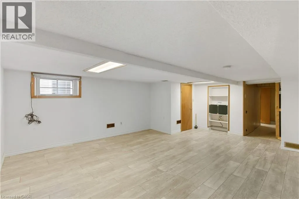 116 ROBINS Avenue