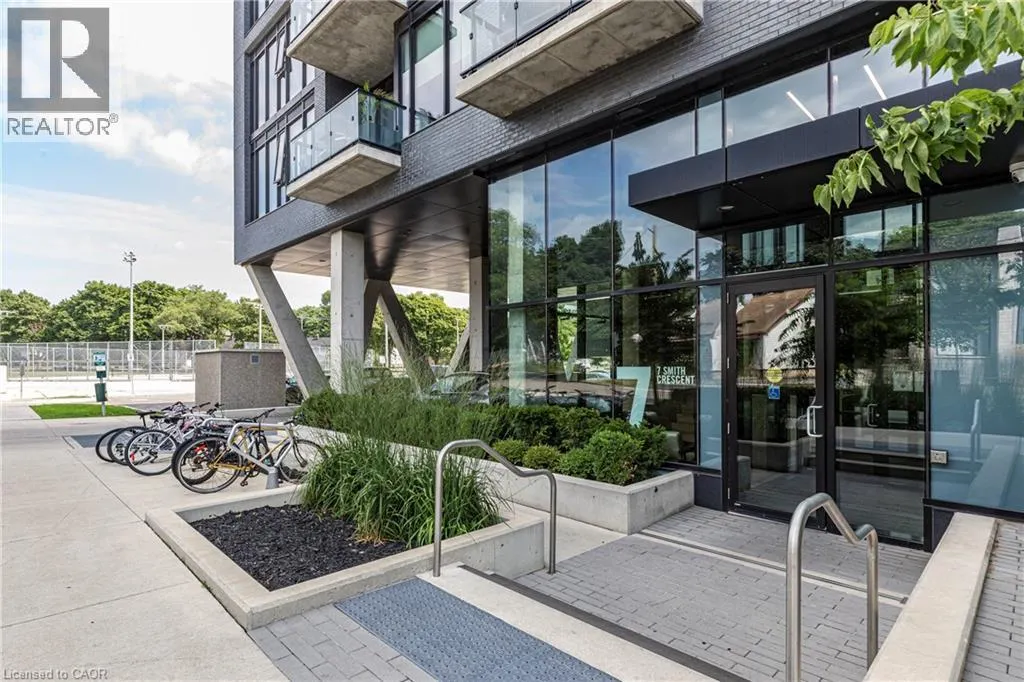 7 SMITH Crescent Unit# 424, #424