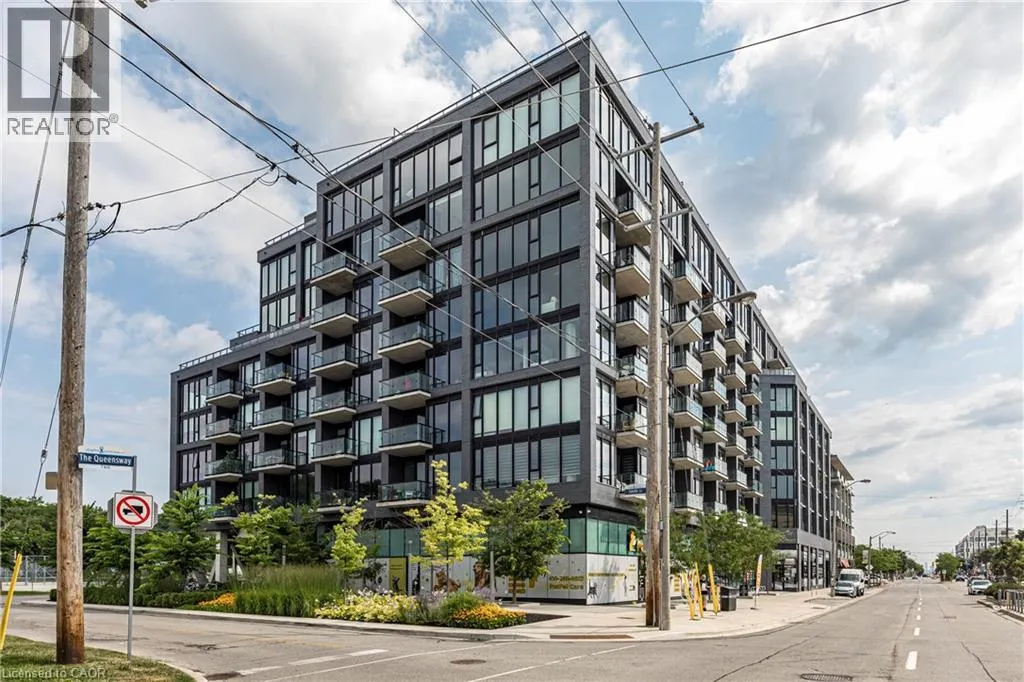 7 SMITH Crescent Unit# 424, #424