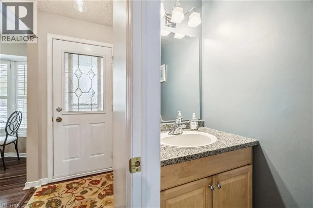 15 ELLINGTON Avenue Unit# 5, #5