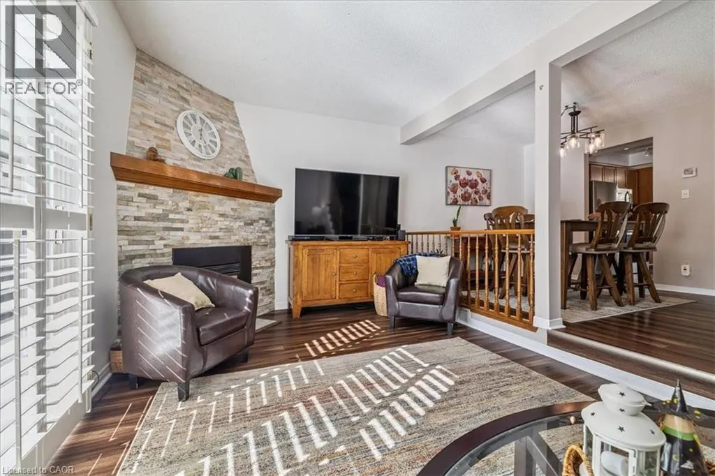 15 ELLINGTON Avenue Unit# 5, #5
