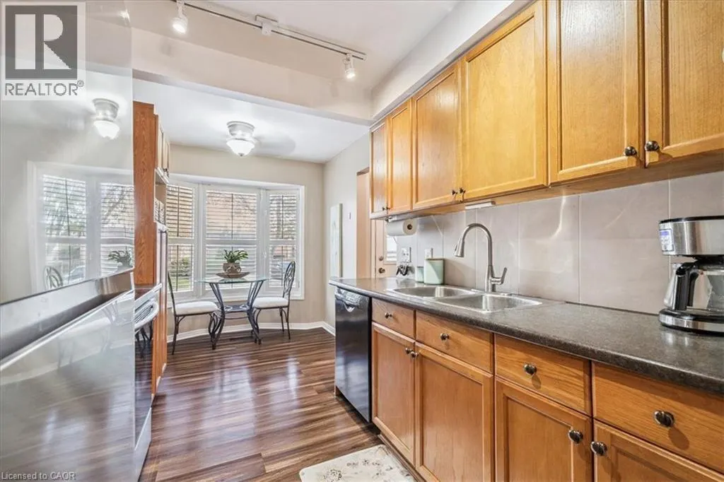 15 ELLINGTON Avenue Unit# 5, #5