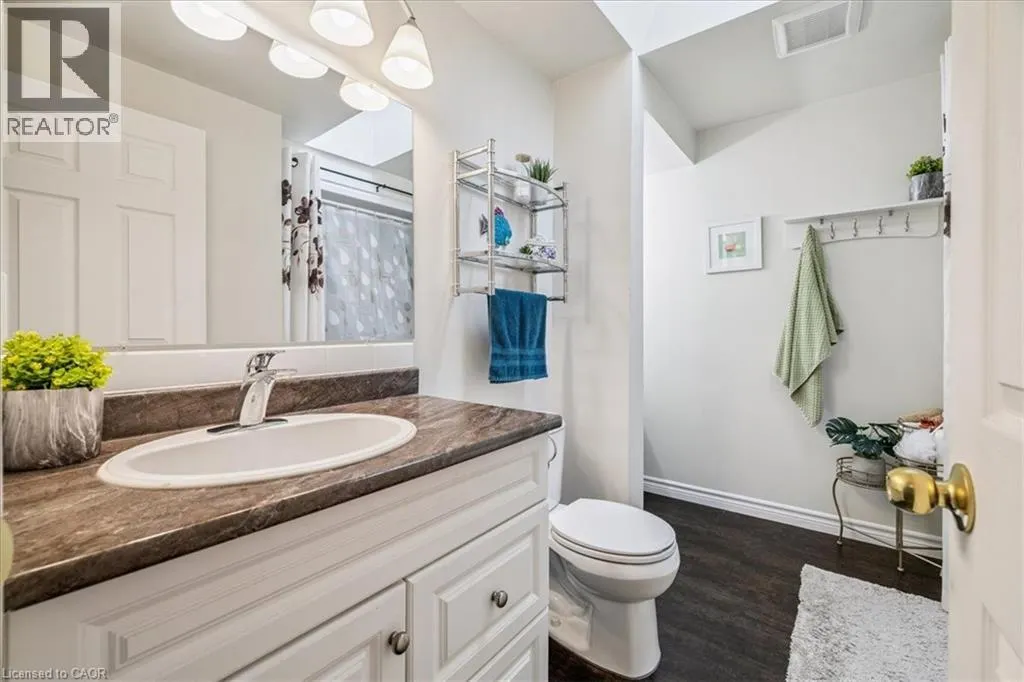 15 ELLINGTON Avenue Unit# 5, #5