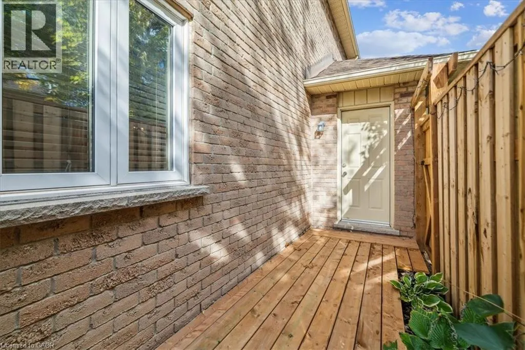 15 ELLINGTON Avenue Unit# 5, #5