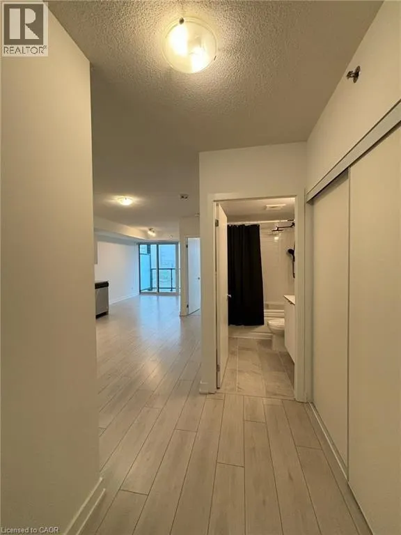 3200 DAKOTA Common Unit# B611, #B611