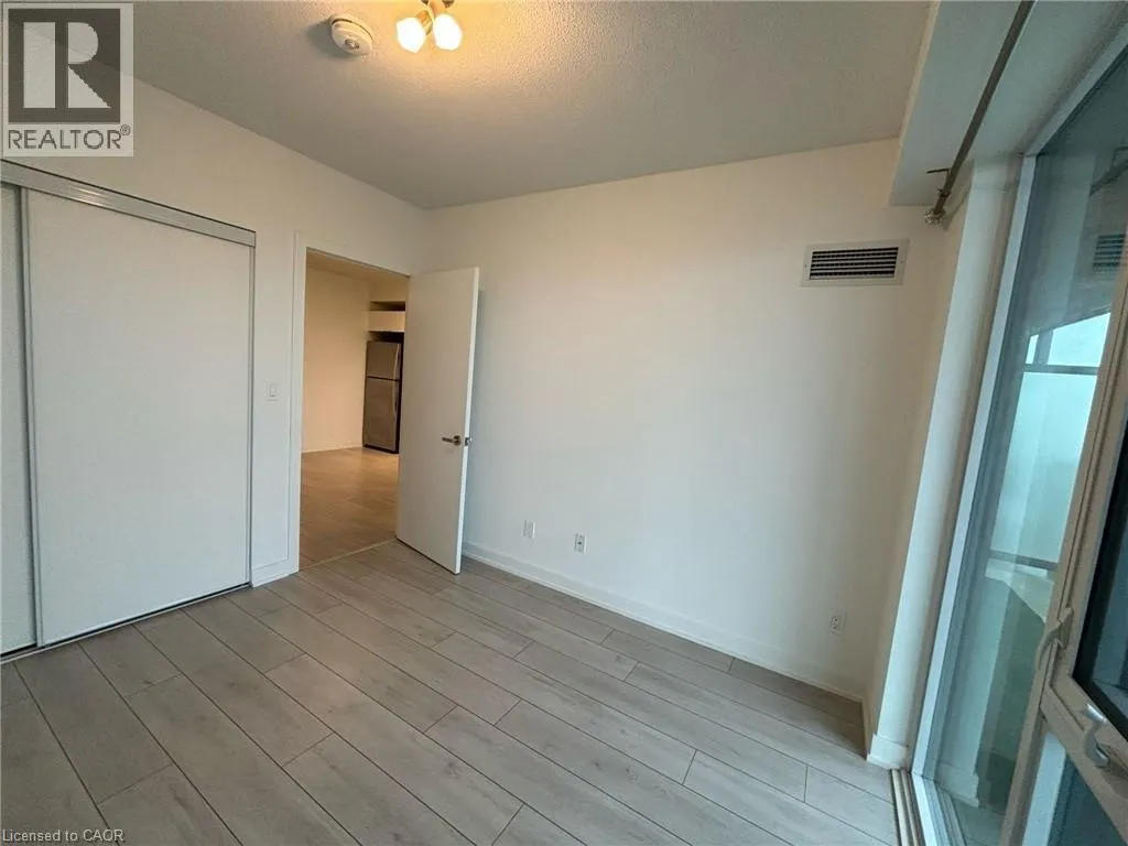 3200 DAKOTA Common Unit# B611, #B611