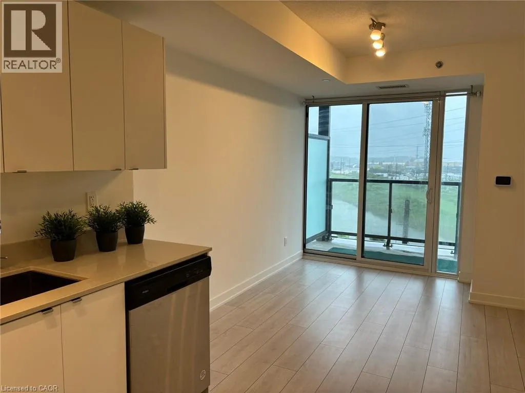 3200 DAKOTA Common Unit# B611, #B611