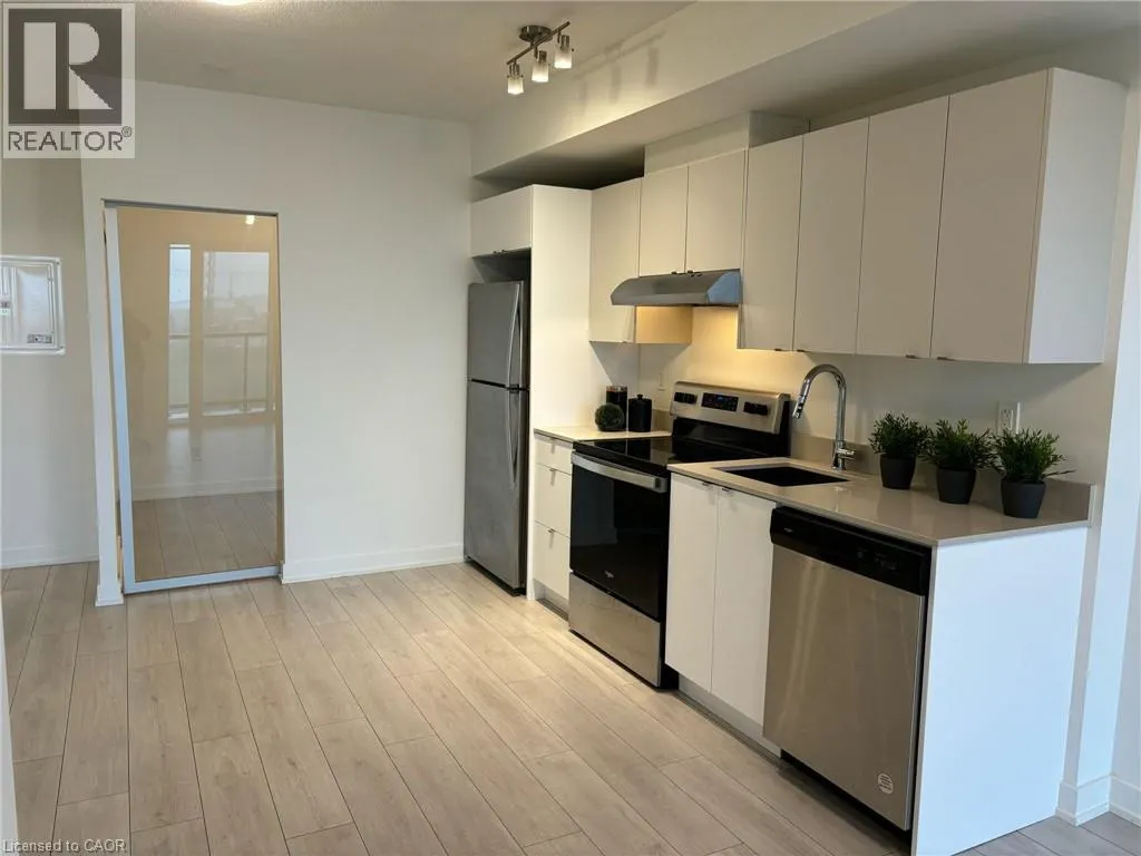 3200 DAKOTA Common Unit# B611, #B611