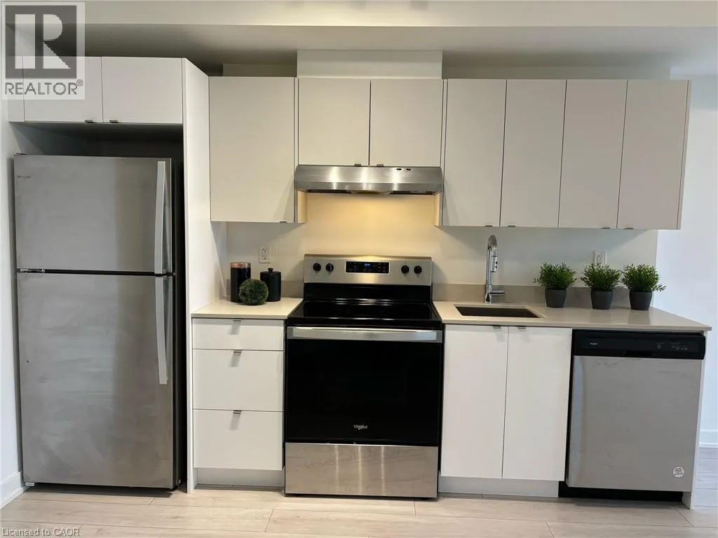 3200 DAKOTA Common Unit# B611, #B611