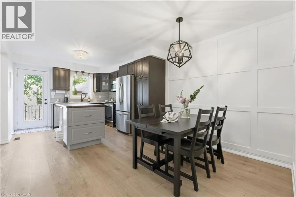 28 BROOKHEATH Lane