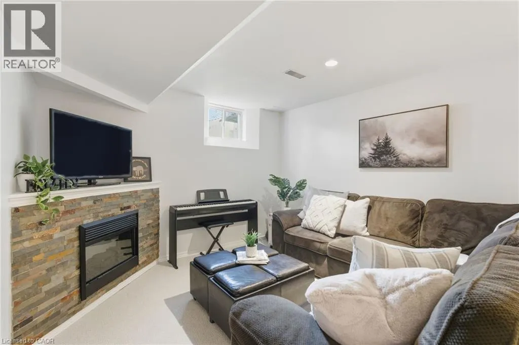 28 BROOKHEATH Lane