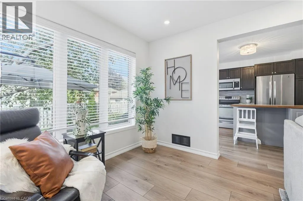 28 BROOKHEATH Lane