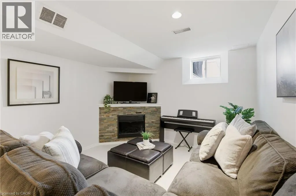 28 BROOKHEATH Lane