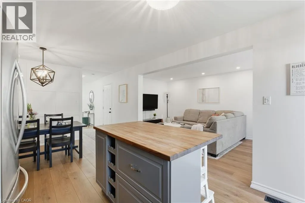 28 BROOKHEATH Lane