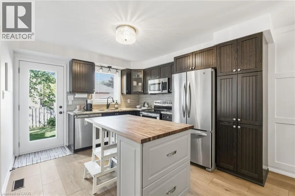 28 BROOKHEATH Lane
