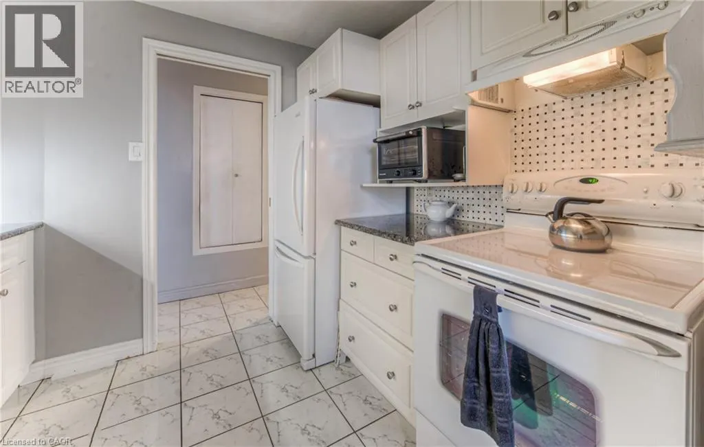 20 ELLEN Street E Unit# 611, #611