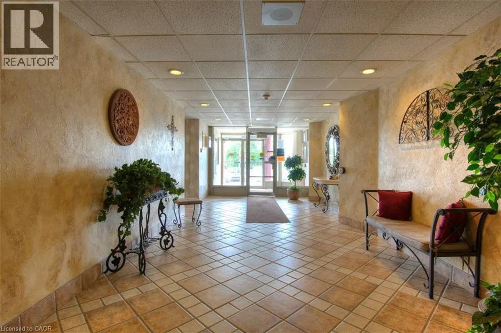 55 GREEN VALLEY Drive Unit# 811, #811
