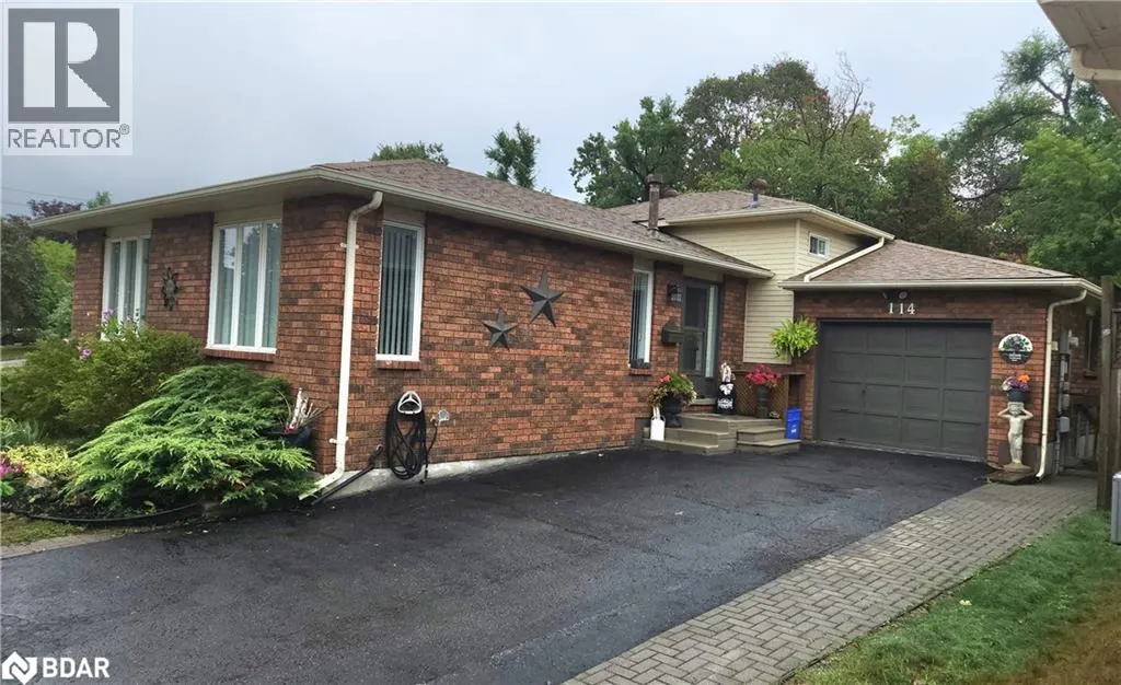 114 CHIEFTAIN Crescent