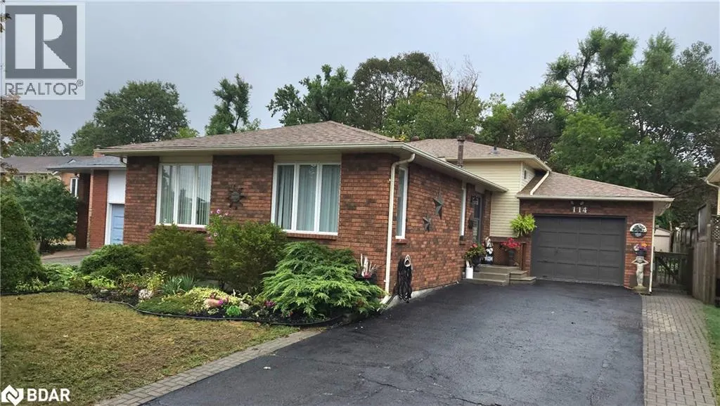 114 CHIEFTAIN Crescent