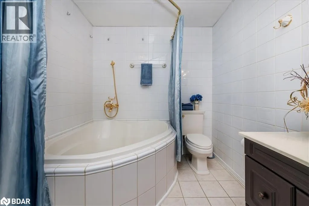 114 CHIEFTAIN Crescent