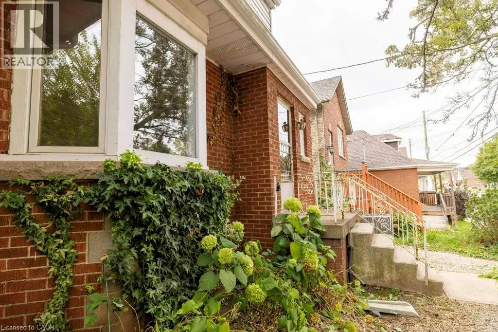 144 WHITNEY Avenue