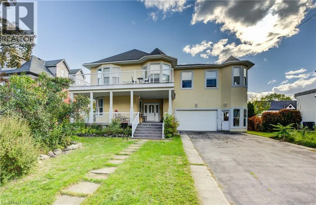 7 ROBINSON Street S