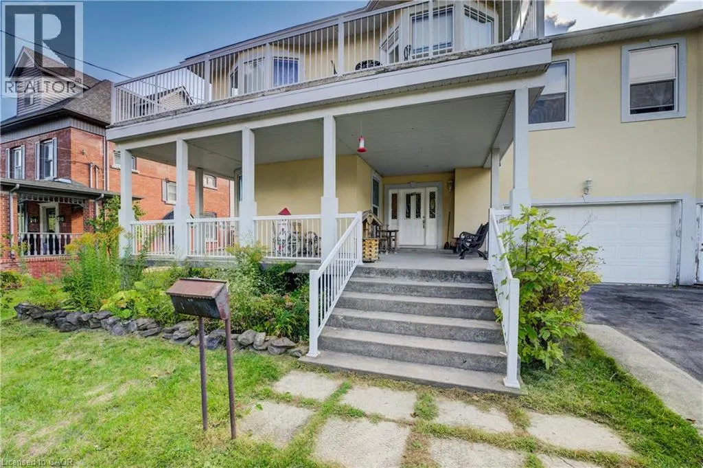 7 ROBINSON Street S