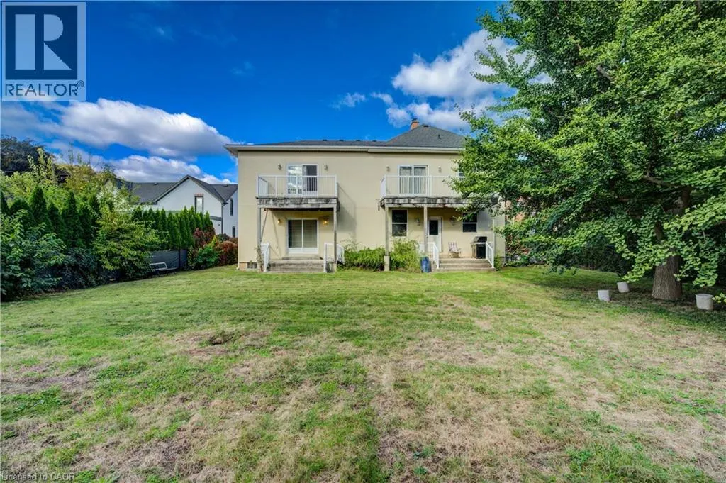 7 ROBINSON Street S