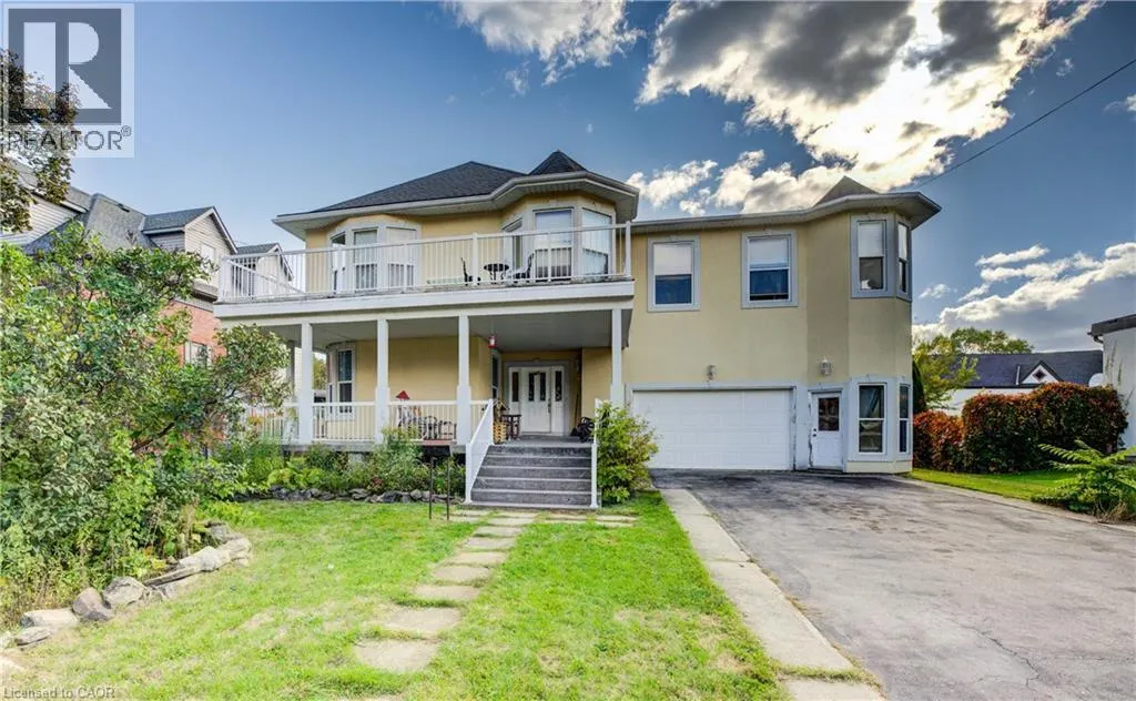 7 ROBINSON Street S