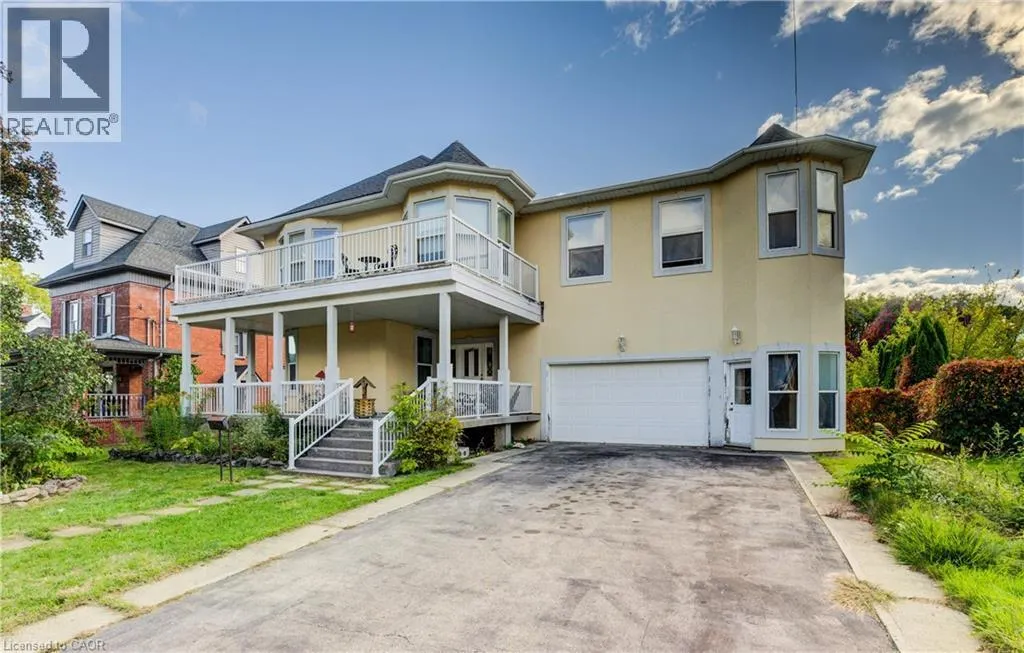 7 ROBINSON Street S