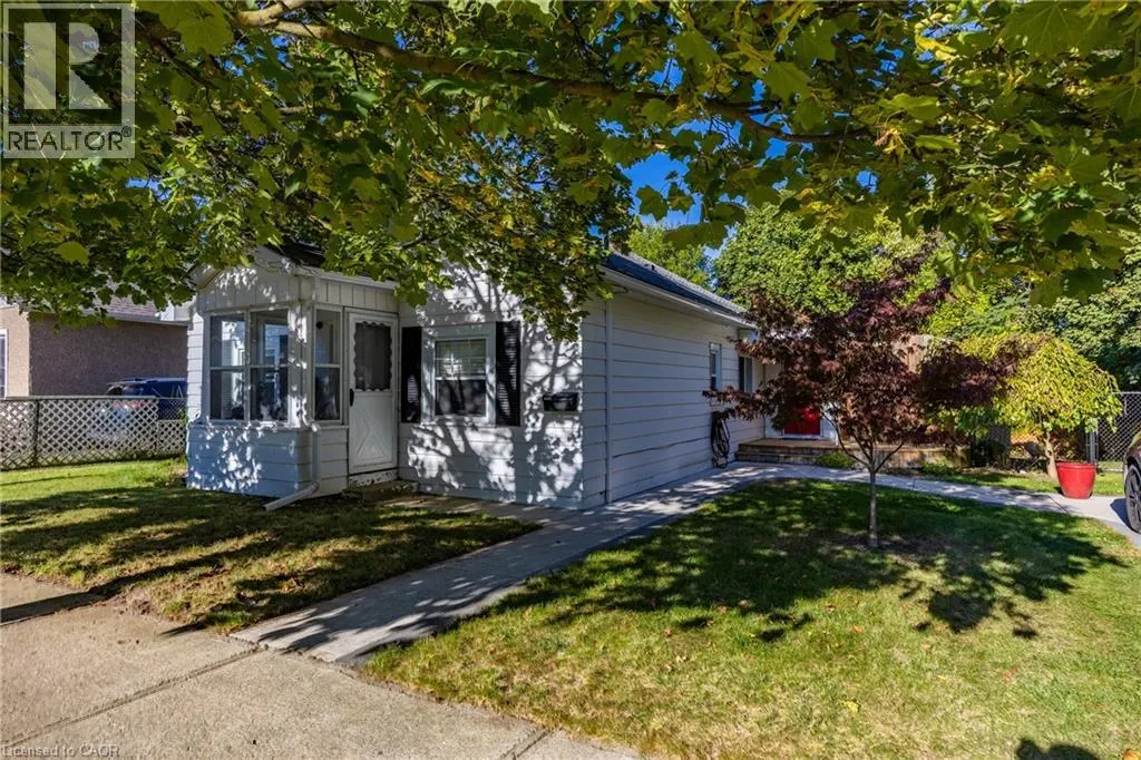 32 WADE Avenue