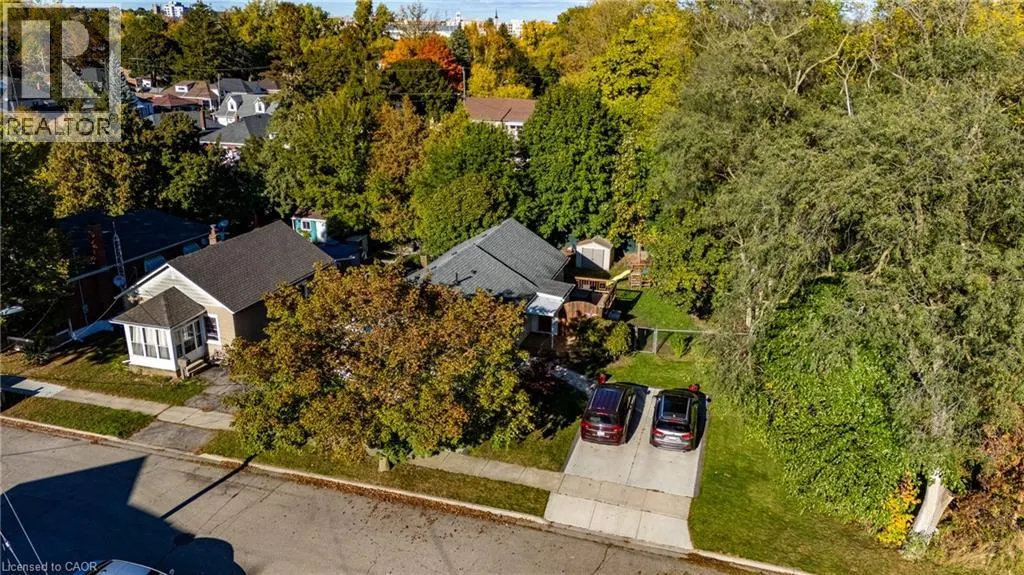32 WADE Avenue