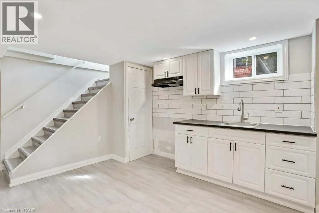 43 DUDHOPE Avenue