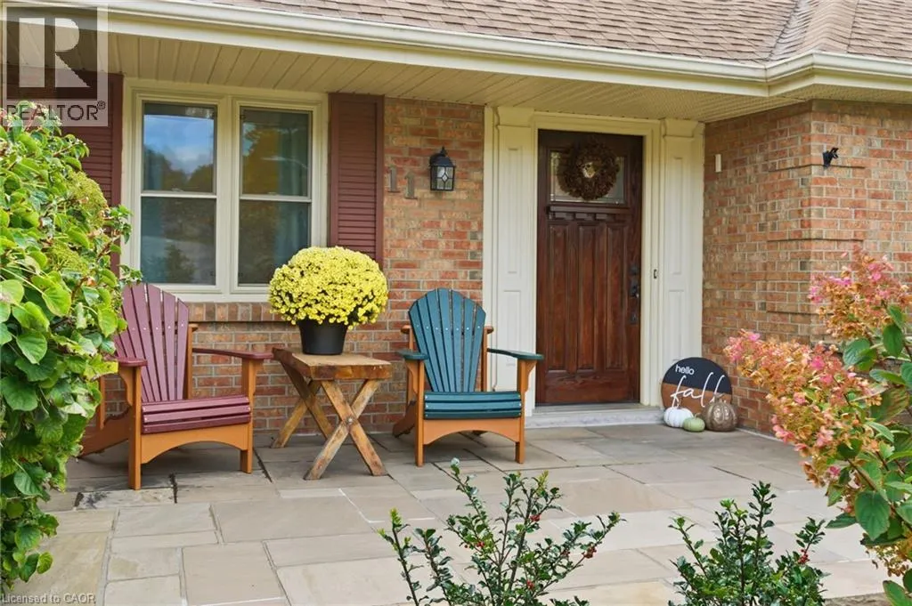 11 MAYS Crescent