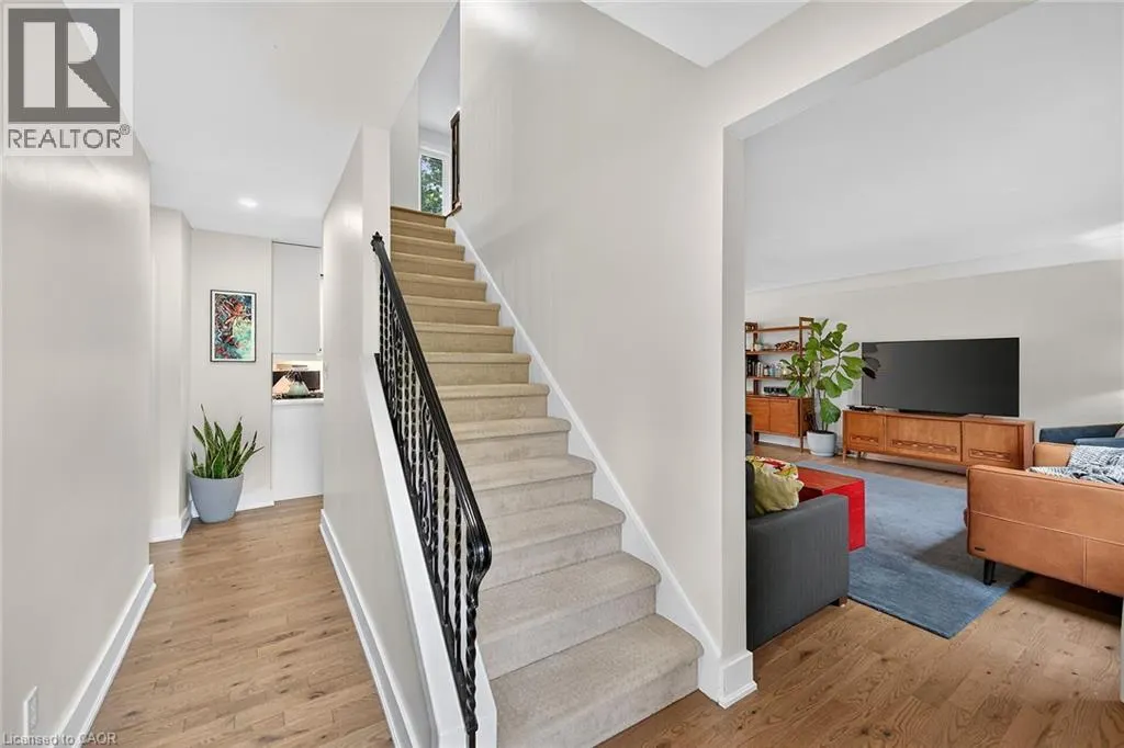 233 TOWNSEND Avenue