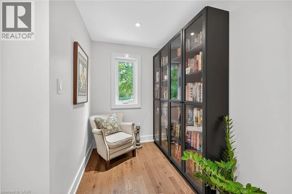 233 TOWNSEND Avenue
