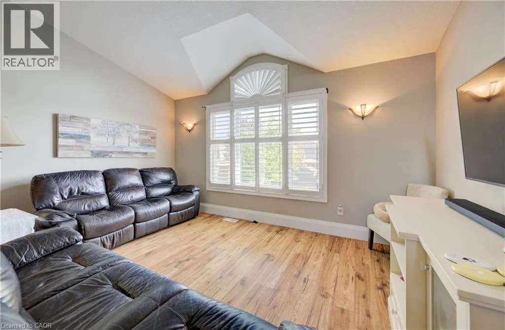 131 RAVENSWOOD Road