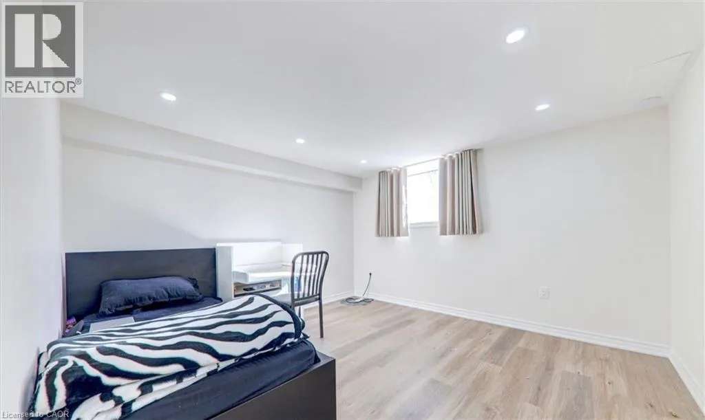 35 DARLINGSIDE Drive Unit# Basement, #Basement