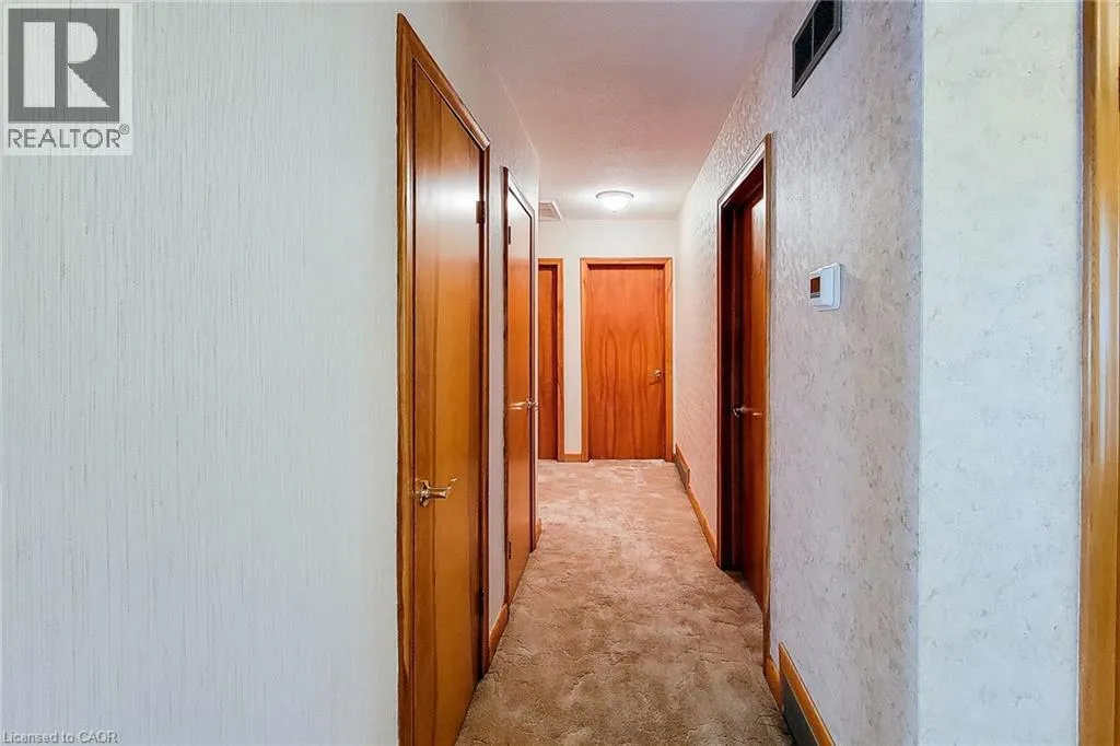 18 MANOR Place