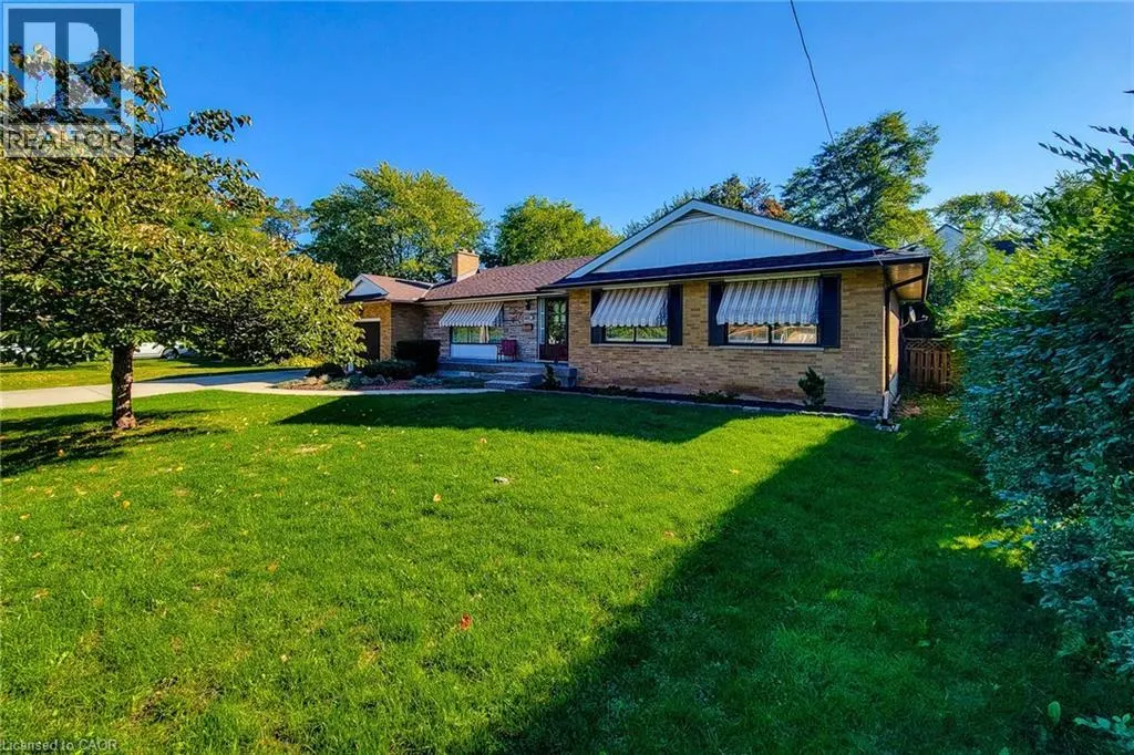 18 MANOR Place