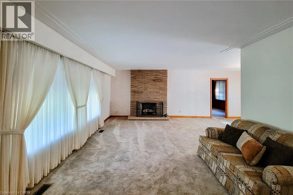 18 MANOR Place
