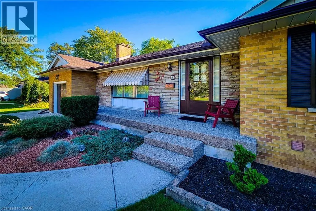 18 MANOR Place