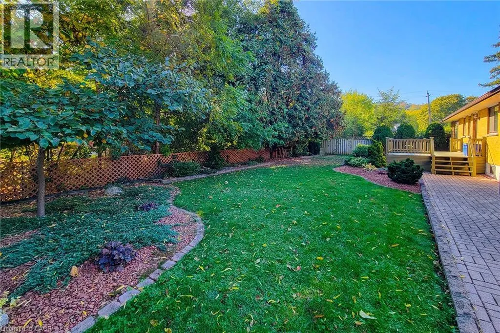18 MANOR Place