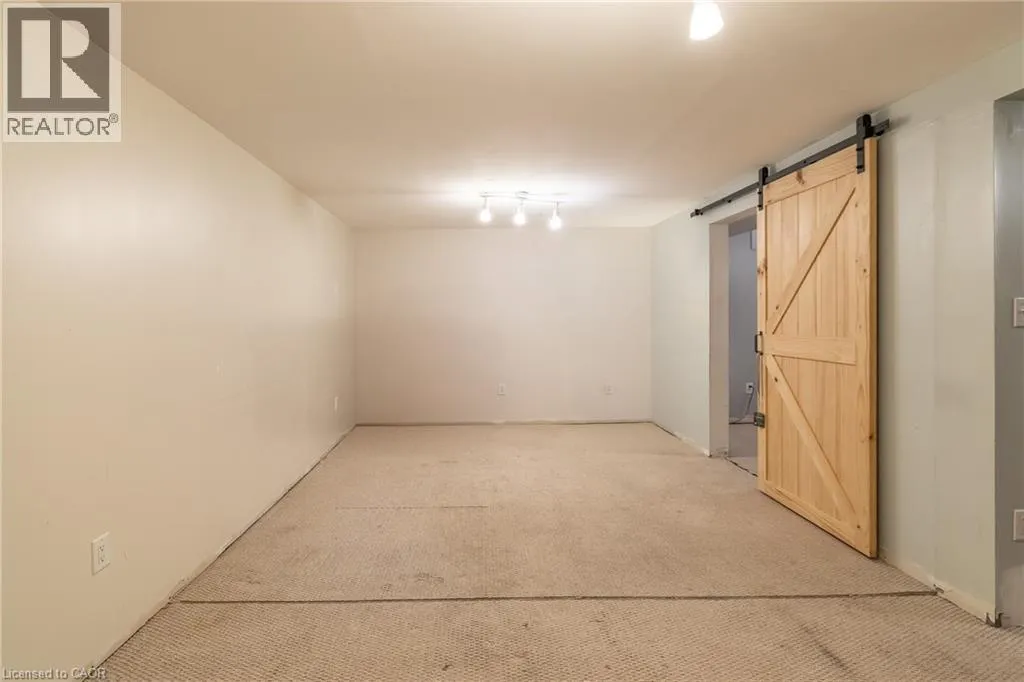 34 WOODRIDGE Drive