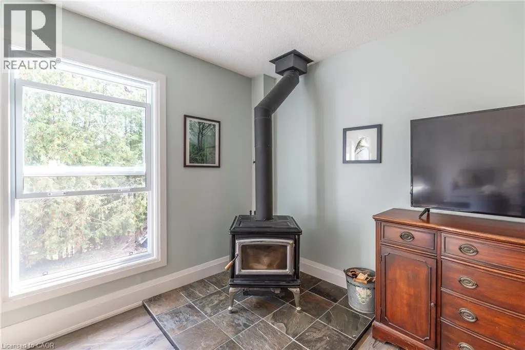 34 WOODRIDGE Drive