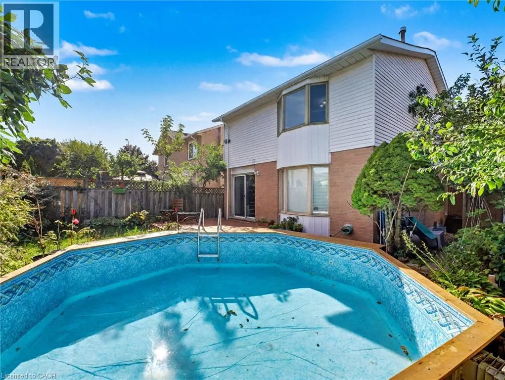 635 REXFORD Drive