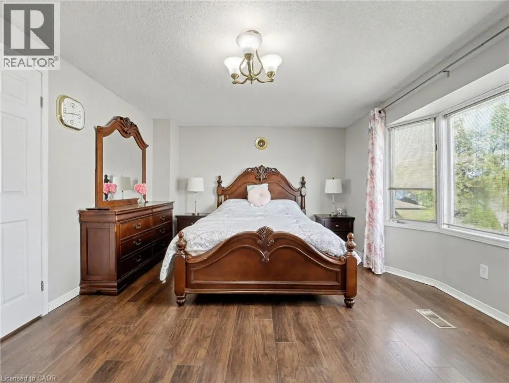 635 REXFORD Drive