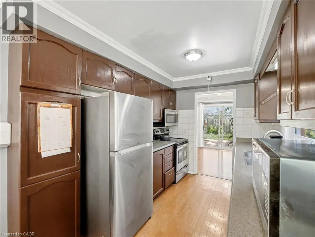 635 REXFORD Drive