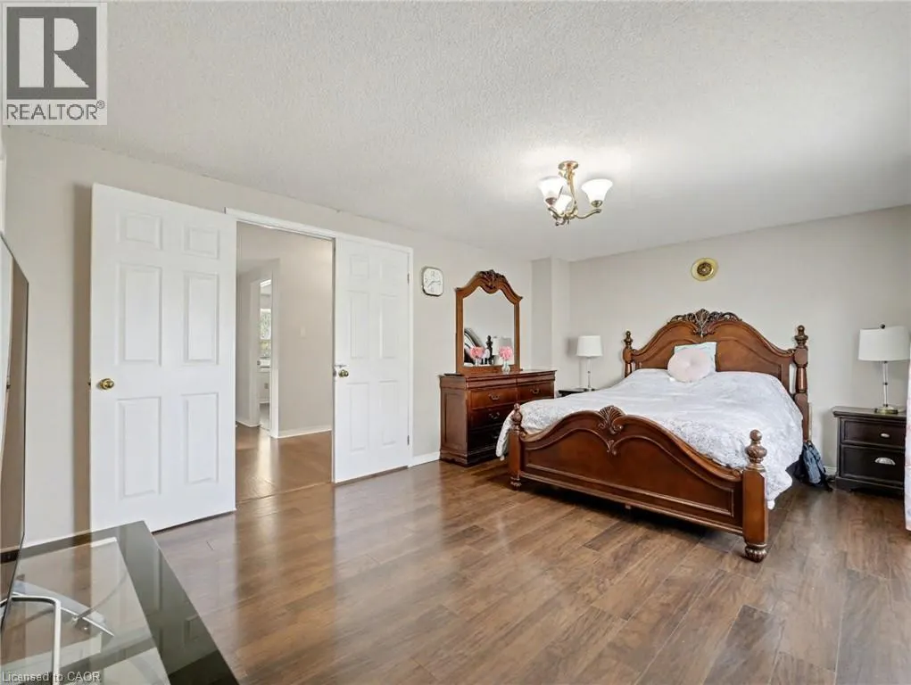 635 REXFORD Drive